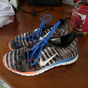 Women’s size 6 Nikes